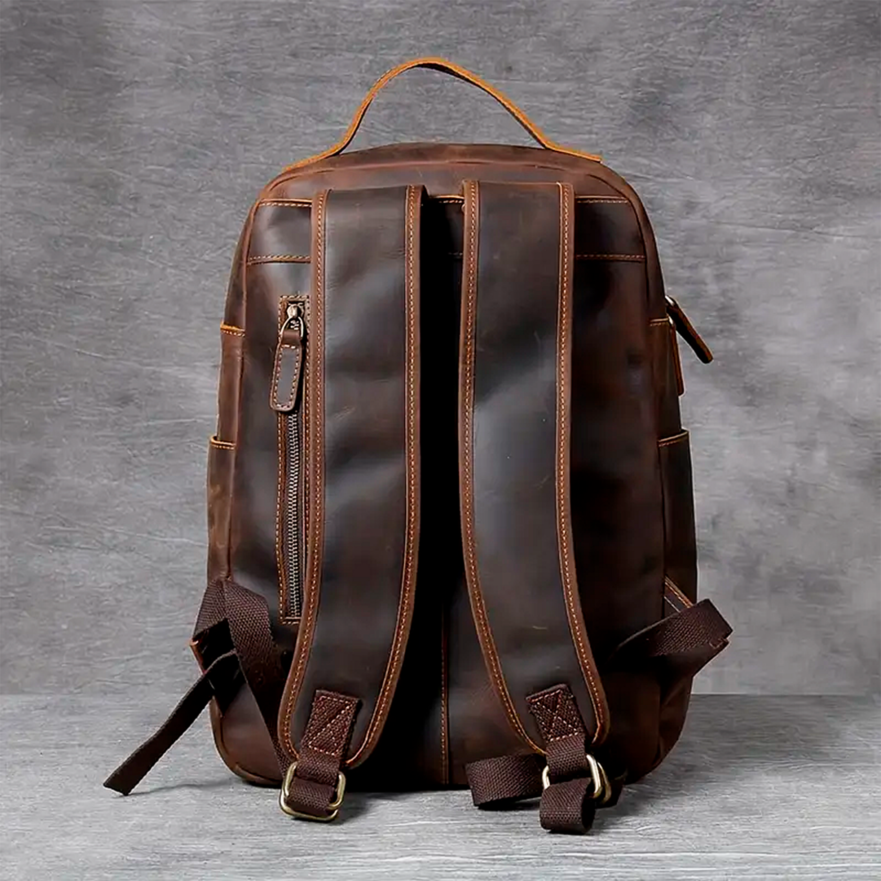 Mochila Executiva Refined Soul Couro - Couro Genuíno, Unissex, Design Polido Contemporâneo, Elegância Corporativa