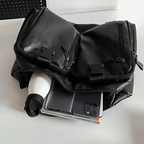 Mochila Executiva Masculina Street Style Soul Couro - Poliuretano Premium de Alto Padrão, Construção Minimalista Funcional, Praticidade Definitiva, Design Transformável Versátil