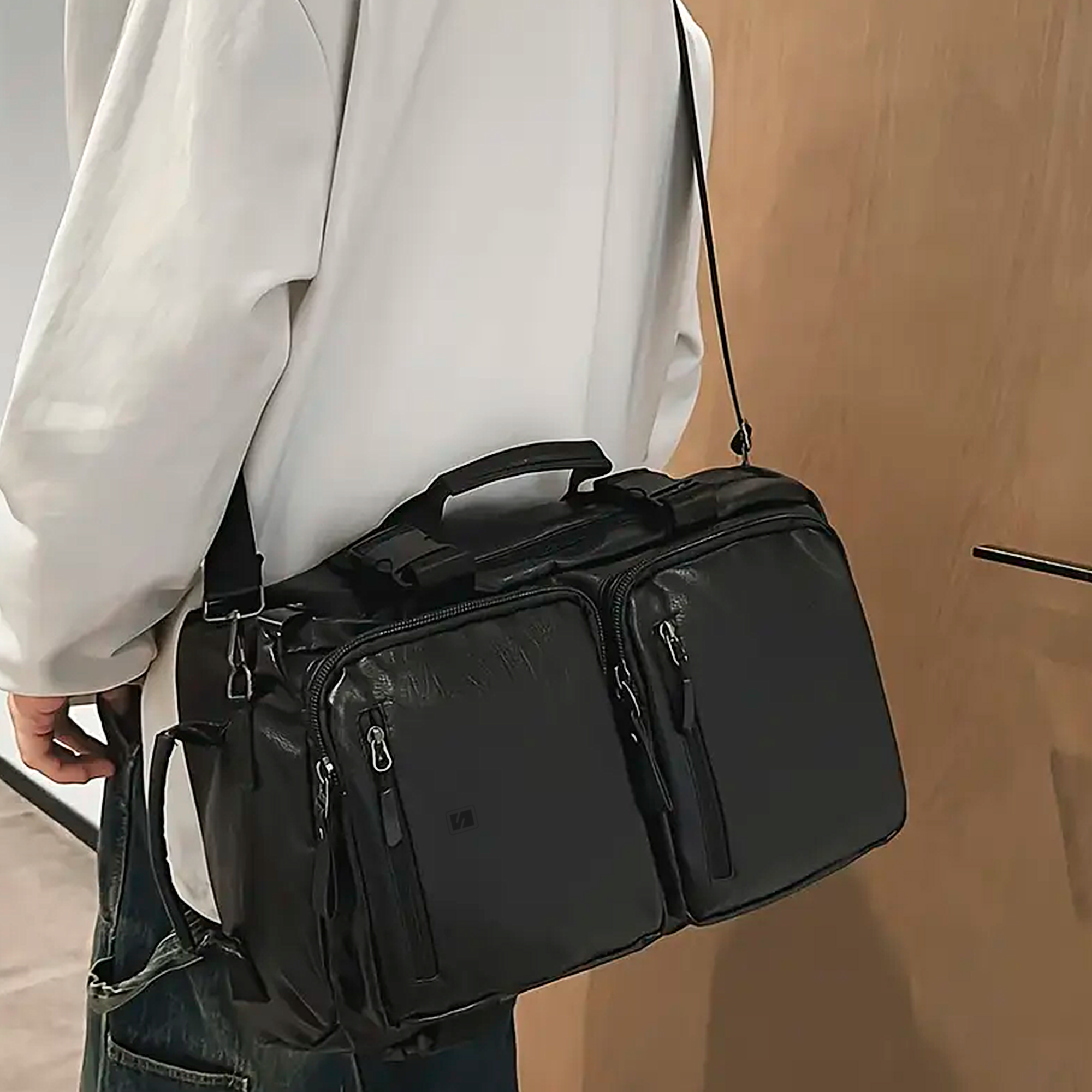 Mochila Executiva Masculina Street Style Soul Couro - Poliuretano Premium de Alto Padrão, Construção Minimalista Funcional, Praticidade Definitiva, Design Transformável Versátil