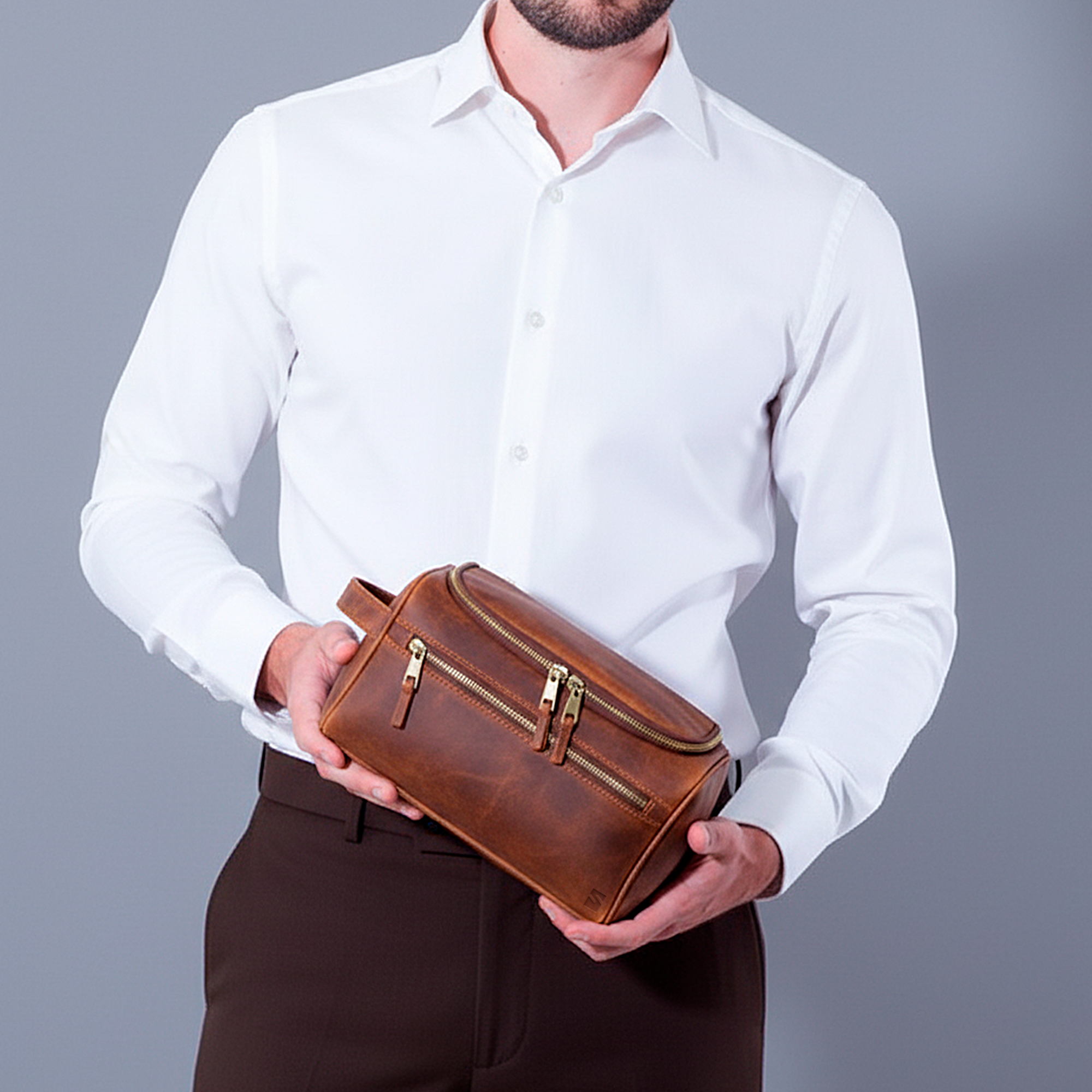 Nécessaire Lifestyle Masculina Hub Essential Soul Couro - Couro Genuíno, Zíperes Duplos e Abertura Ampla, Resistente à água, Organização Interna, Interior Forrado e Durabilidade